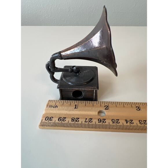 Vintage die-cast Miniature Victrola Gramophone Metal Pencil Sharpener - Picture 6 of 7